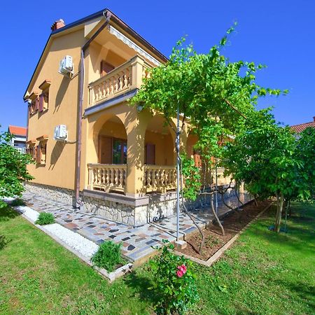 Apartment Bazina - Airconditioning, Parking, 500M From The Beach Krk Town Luaran gambar