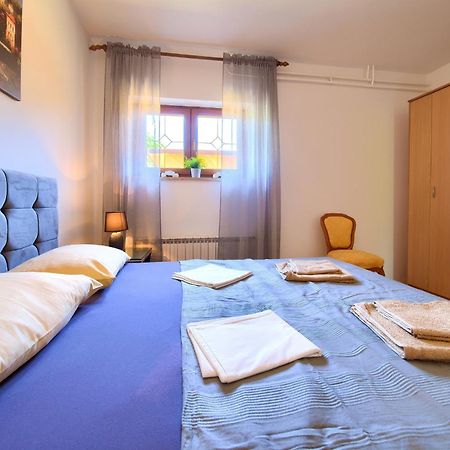 Apartment Bazina - Airconditioning, Parking, 500M From The Beach Krk Town Luaran gambar