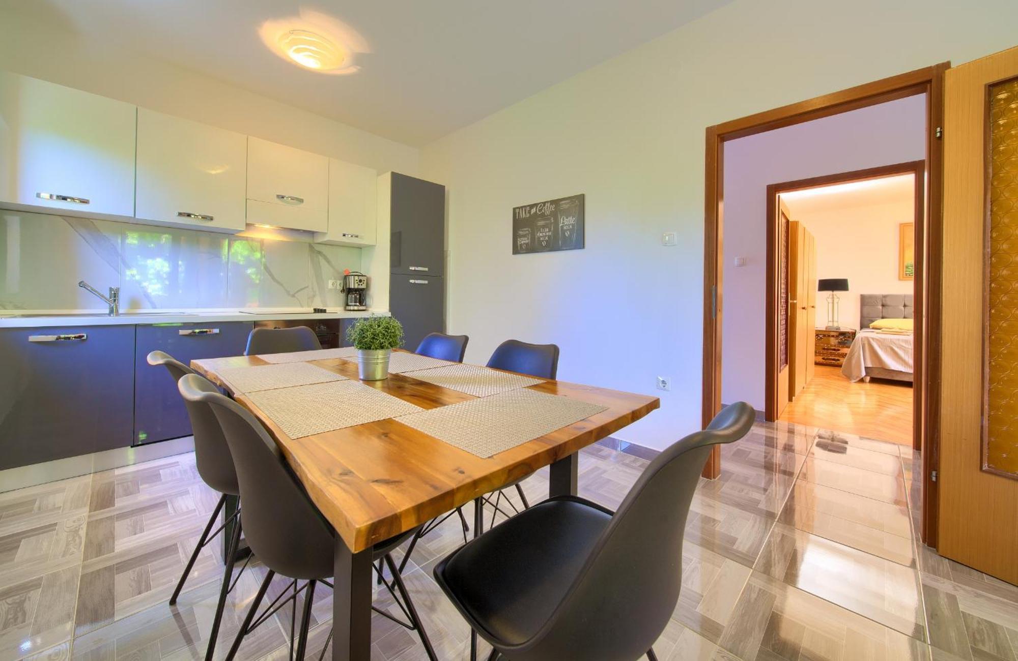 Apartment Bazina - Airconditioning, Parking, 500M From The Beach Krk Town Luaran gambar