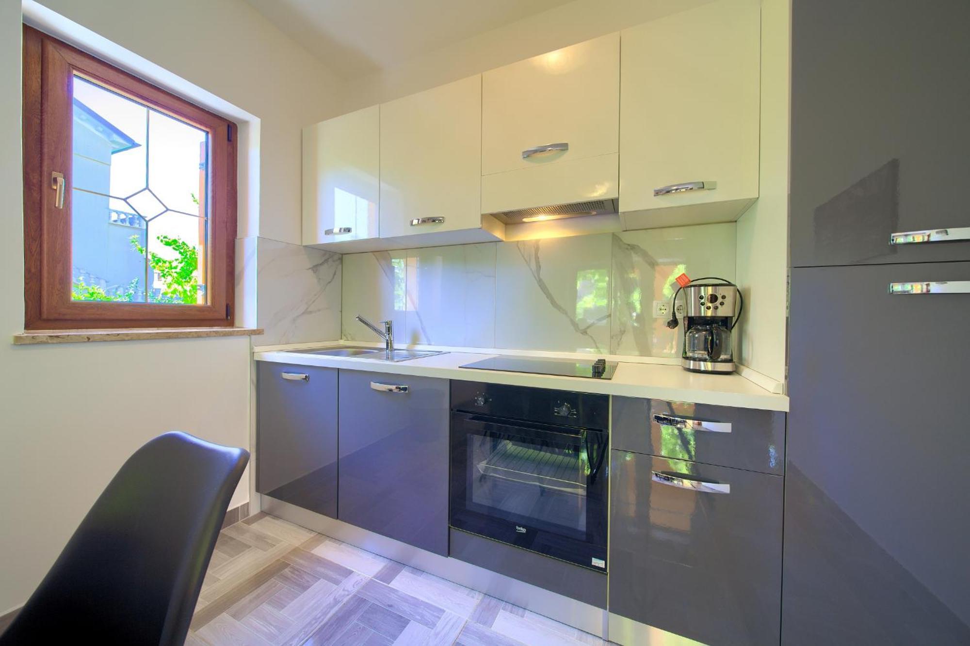Apartment Bazina - Airconditioning, Parking, 500M From The Beach Krk Town Luaran gambar