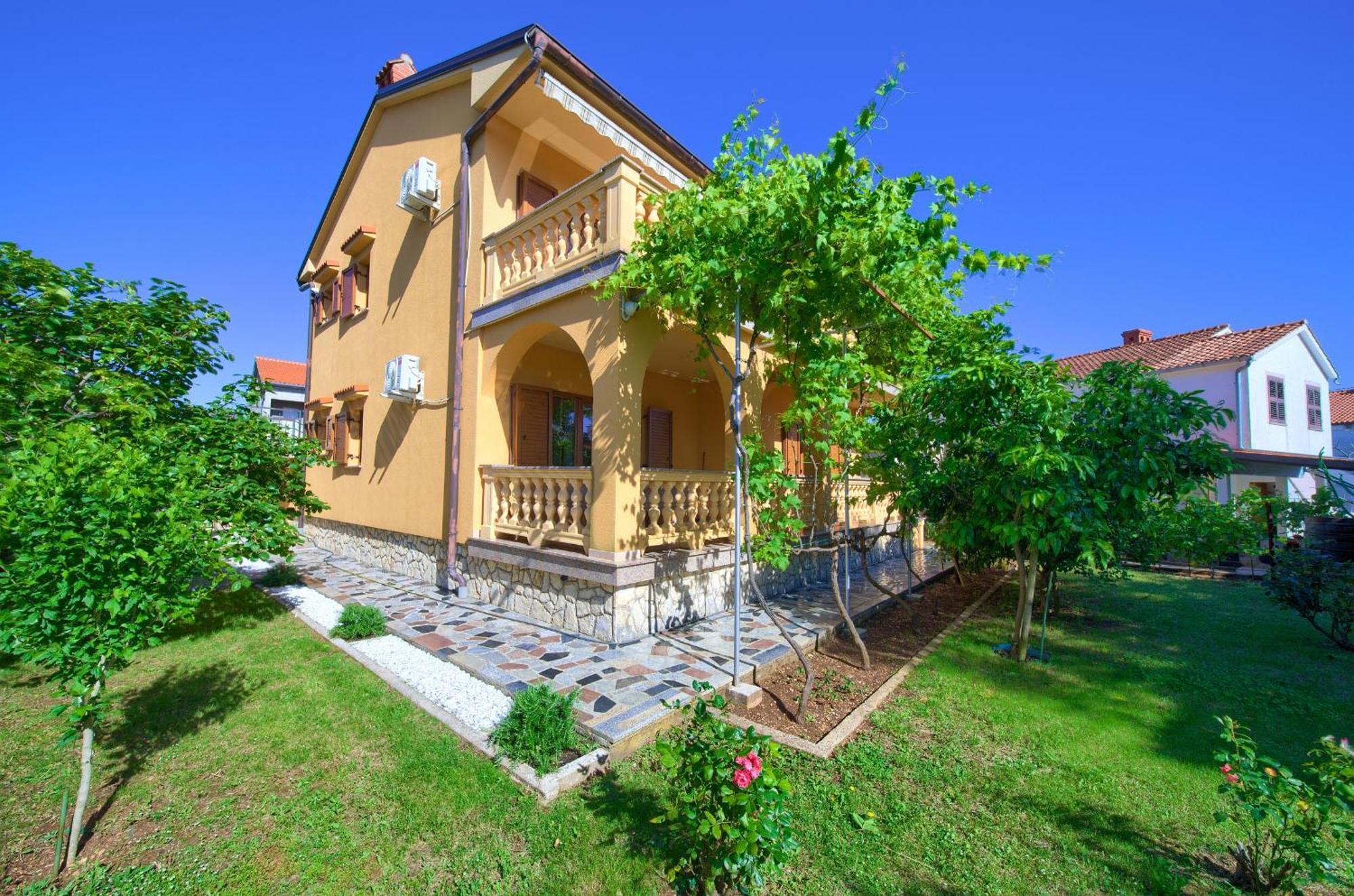 Apartment Bazina - Airconditioning, Parking, 500M From The Beach Krk Town Luaran gambar