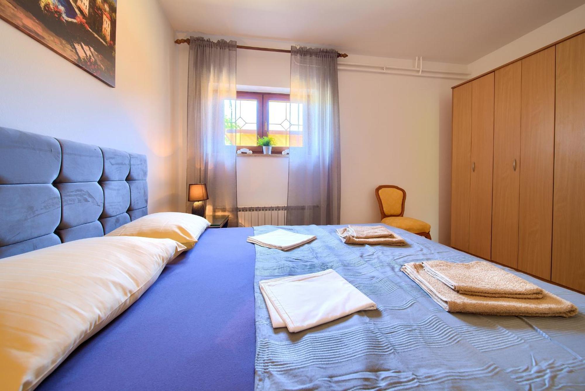 Apartment Bazina - Airconditioning, Parking, 500M From The Beach Krk Town Luaran gambar