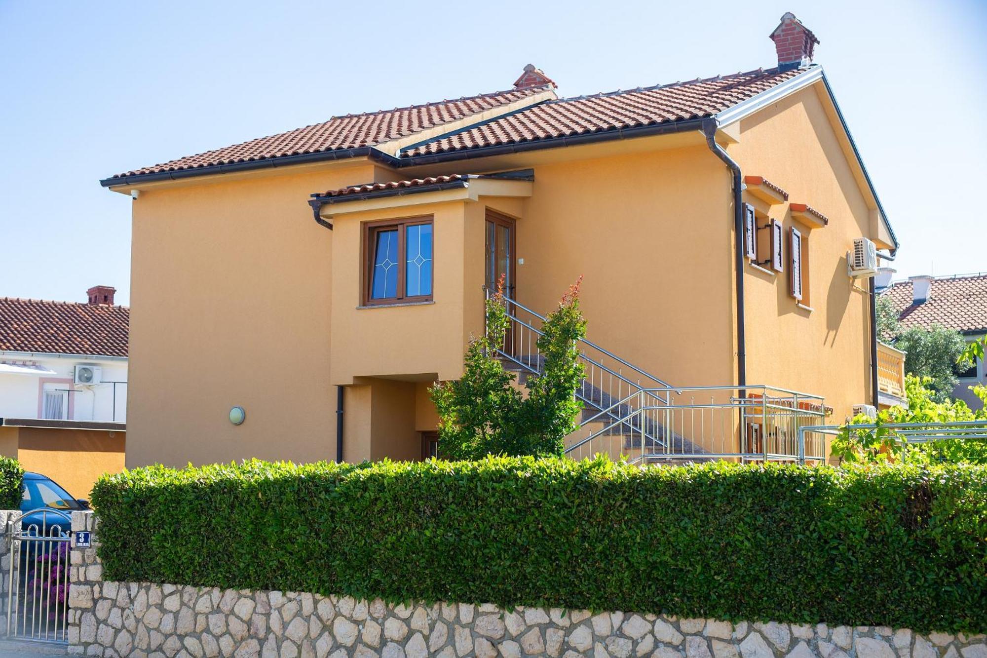 Apartment Bazina - Airconditioning, Parking, 500M From The Beach Krk Town Luaran gambar