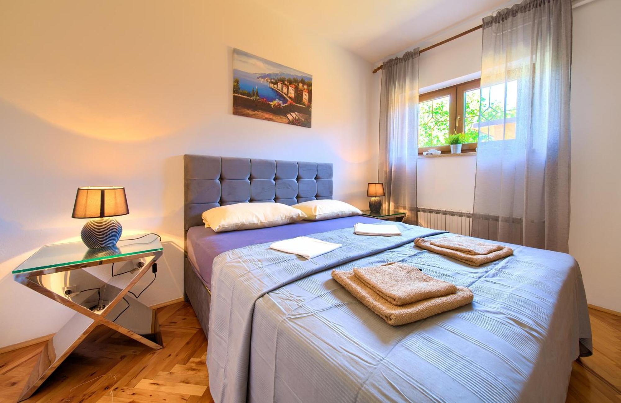 Apartment Bazina - Airconditioning, Parking, 500M From The Beach Krk Town Luaran gambar